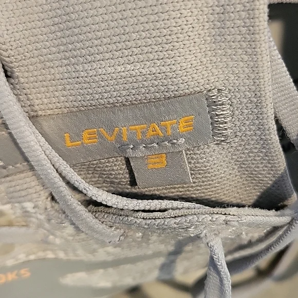 WOMEN'S Brooks LEVITATE 3 running shoes  size 8 GREY - Picture 10 of 10